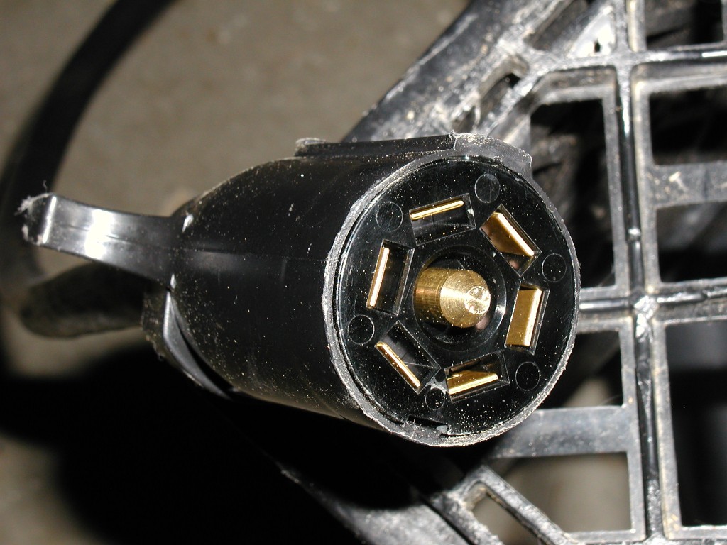 7-way trailer plug wired to cable end